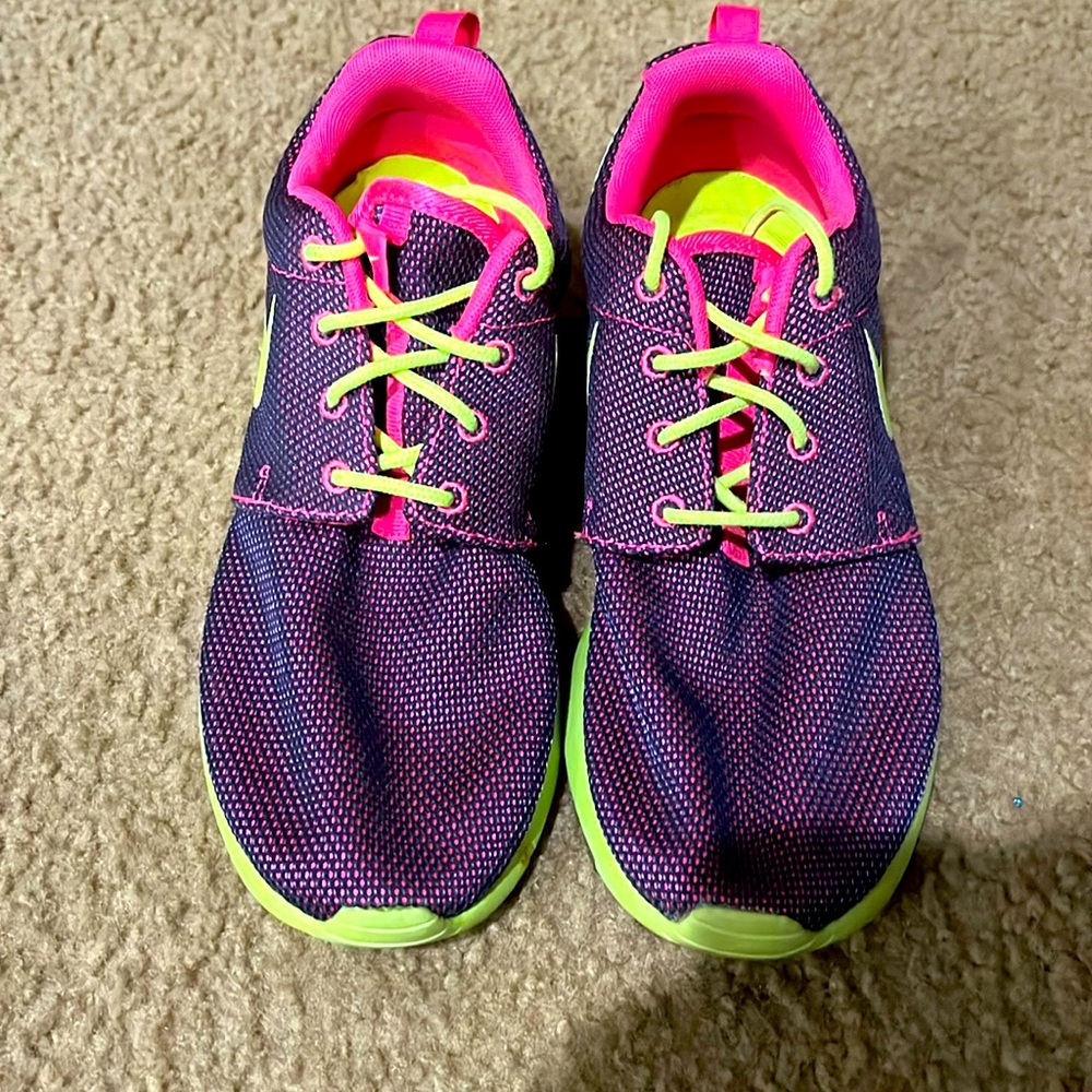 Retro looking Nike running shoes W 8